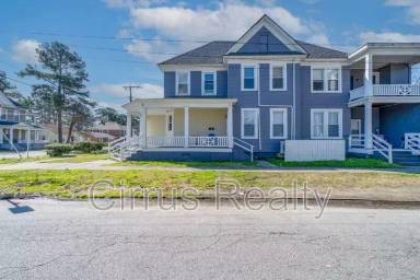 Main picture of 301 Cedar St