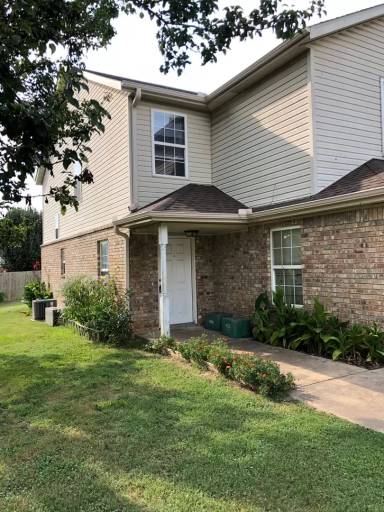 Main picture of 795 N Daisy Ln