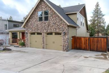 Main picture of 60817 Yellow Leaf St