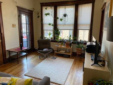 Main picture of 901 N Leavitt St