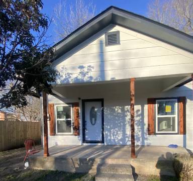 Main picture of 241 3rd St NE