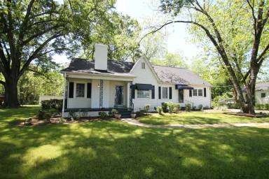 Main picture of 1004 Anderson Rd S