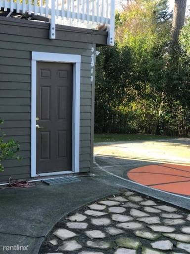 Main picture of 700 Arlington Cir