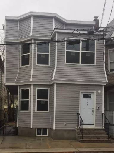 Main picture of 135 Hobson St
