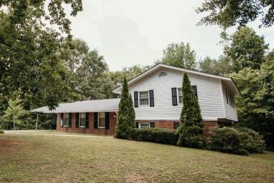 Main picture of 150 Pineview Dr