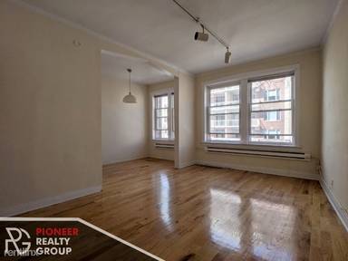 Main picture of 511 W Melrose St