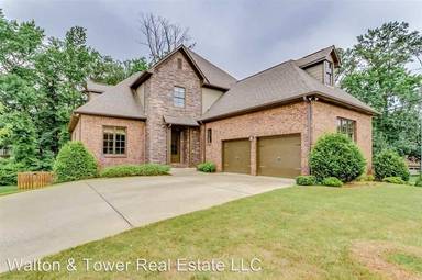 Main picture of 801 Byron Way