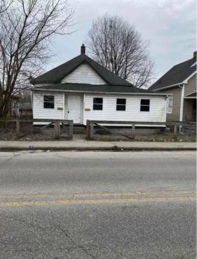 Main picture of 3511 E 10th St