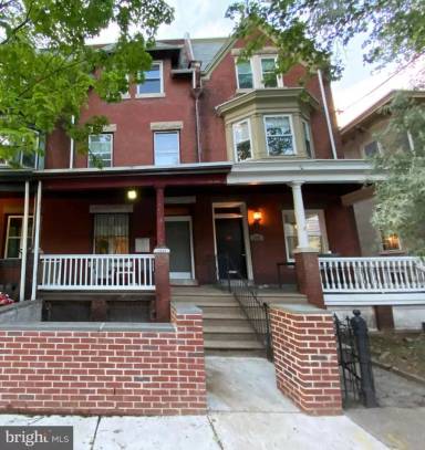 Main picture of 4237 Sansom St