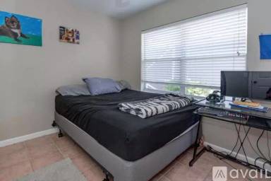 Main picture of 141 E Riverside Dr