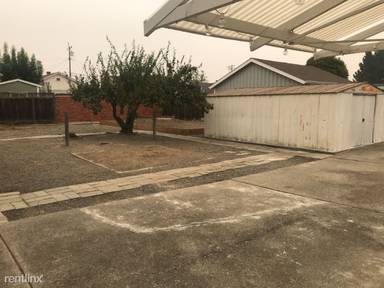 Main picture of 37134 Holly St