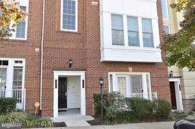Main picture of 2404 Brookmoor Ln