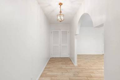 Main picture of 2413 Ella St