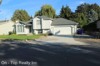 Main picture of 422 W Falcon Ave