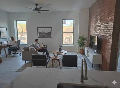 Main picture of 36 Pleasant St