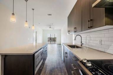 Main picture of 6444 Burnet Rd