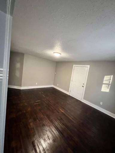 Main picture of 1423 Halford St