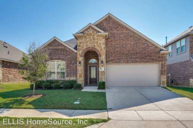 Main picture of 2025 Lake Vista Dr