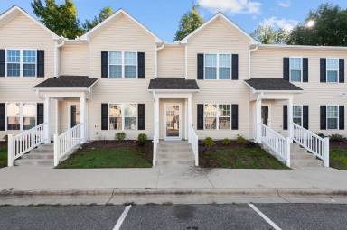 Main picture of Cross Creek Circle Apartments