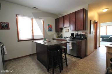 Main picture of 1520 W Melrose St