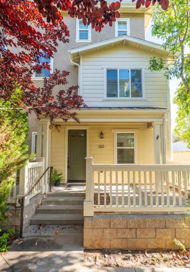 Main picture of 2303 Jefferson St