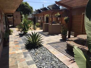 Main picture of 2104 Bacon St