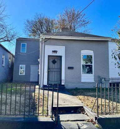 Main picture of 1924 W Madison St