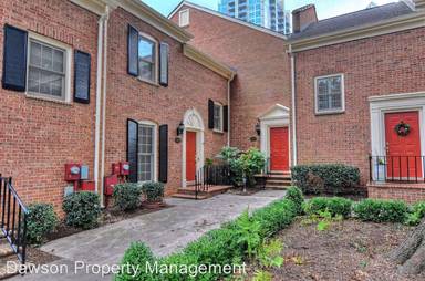 Main picture of 530 N Poplar St