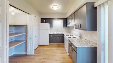 Main picture of 1015 7th Ave