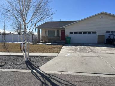 Main picture of 911 Sawtooth St