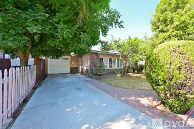 Main picture of 326 E Olive Ave