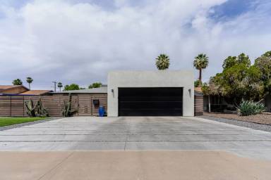 Main picture of 2220 E Weldon Ave
