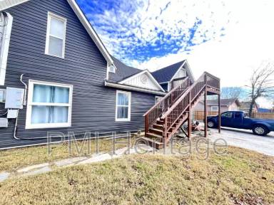 Main picture of 122 W Pine St