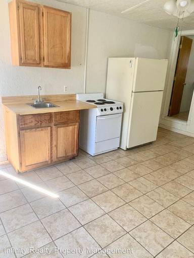 Main picture of 1295 N Graham St