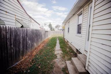 Main picture of 2121 Delence St