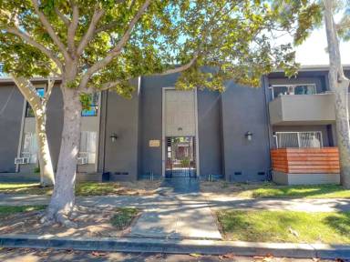 Main picture of 10310 Regent St