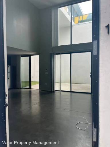 Main picture of 1737 Chalmers St