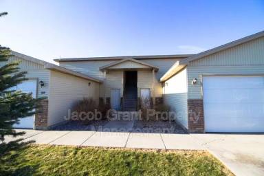 Main picture of 198 Opal Ct