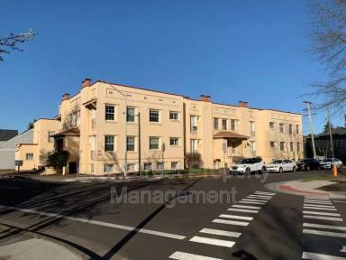Main picture of 205 NW Kings Blvd