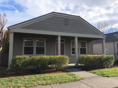 Main picture of 420 Clinton St