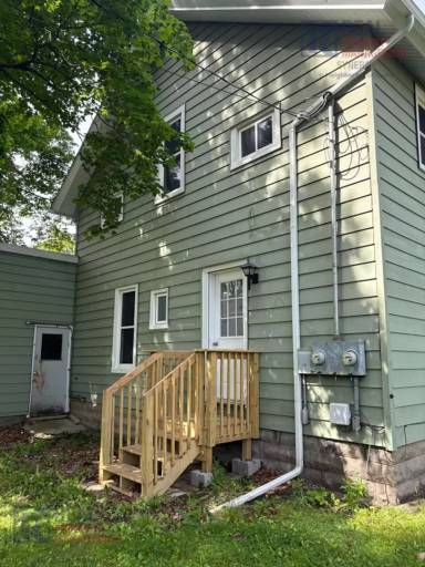 Main picture of 112 N Clinton St