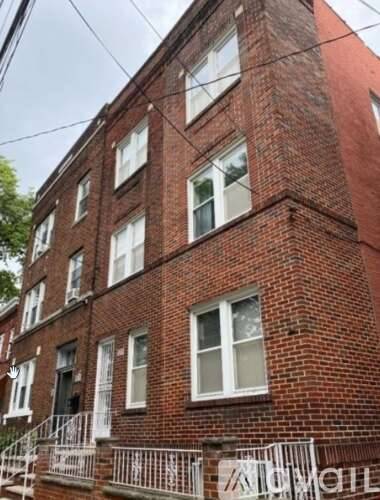 Main picture of 239 Lake St