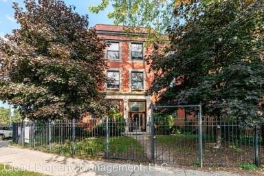 Main picture of 4755 N Malden St