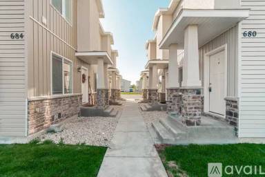 Main picture of 680 Saturn Ave
