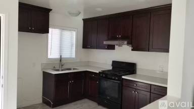 Main picture of 1103 S Olive Ave
