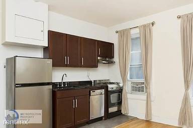 Main picture of 207 W 11th St