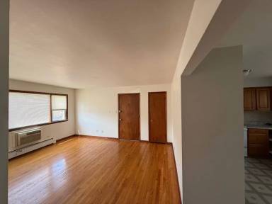 Main picture of 145 E Palatine Rd