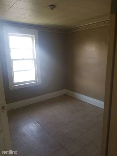 Main picture of 1921 Falls St