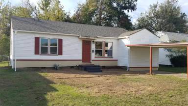 Main picture of 355 N Oak St