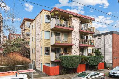 Main picture of 316 Bellevue Ave E